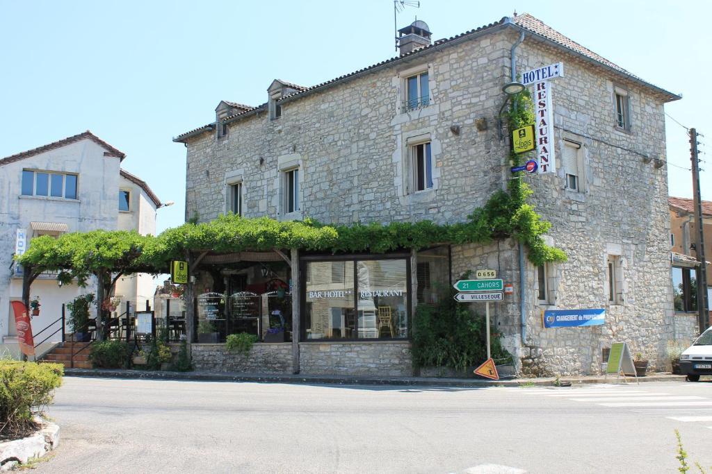 Logis Hotels- Auberge De La Tour - Hotel Et Restaurant Sauzet  Eksteriør billede